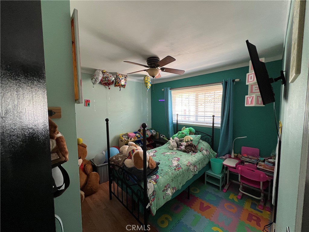 646 Boulder Street Fillmore, CA 93015 - Photo 9 of 10 a bed room with furniture and a window