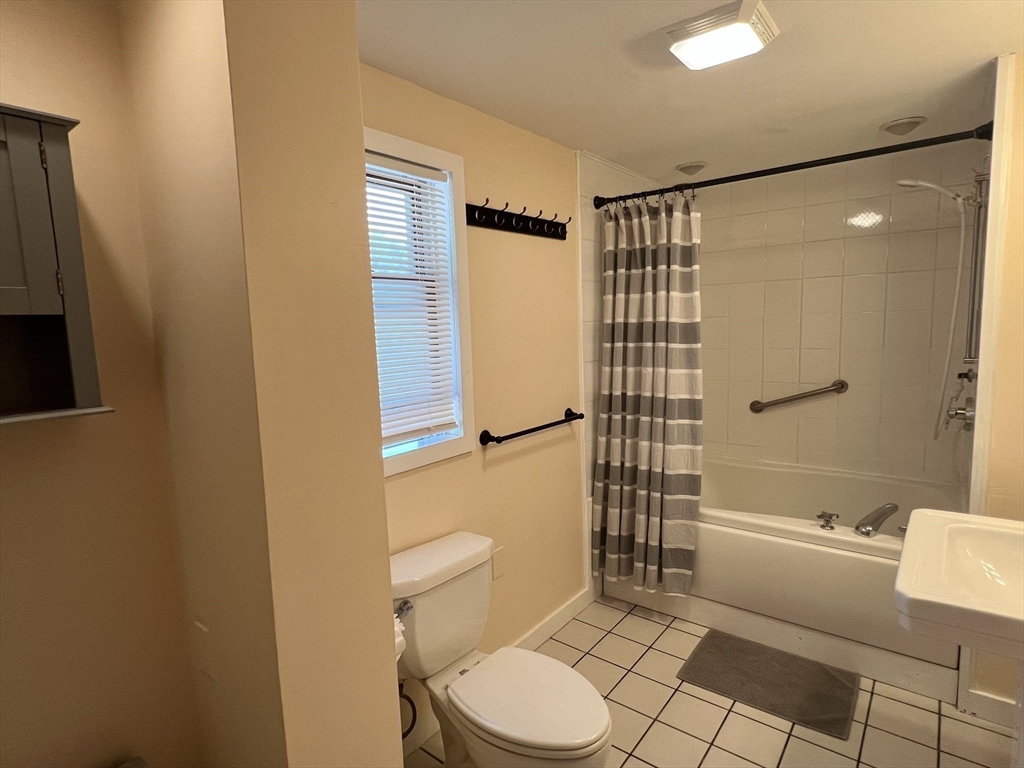 11 Amherst Street Worcester, MA 01602 - Photo 23 of 30