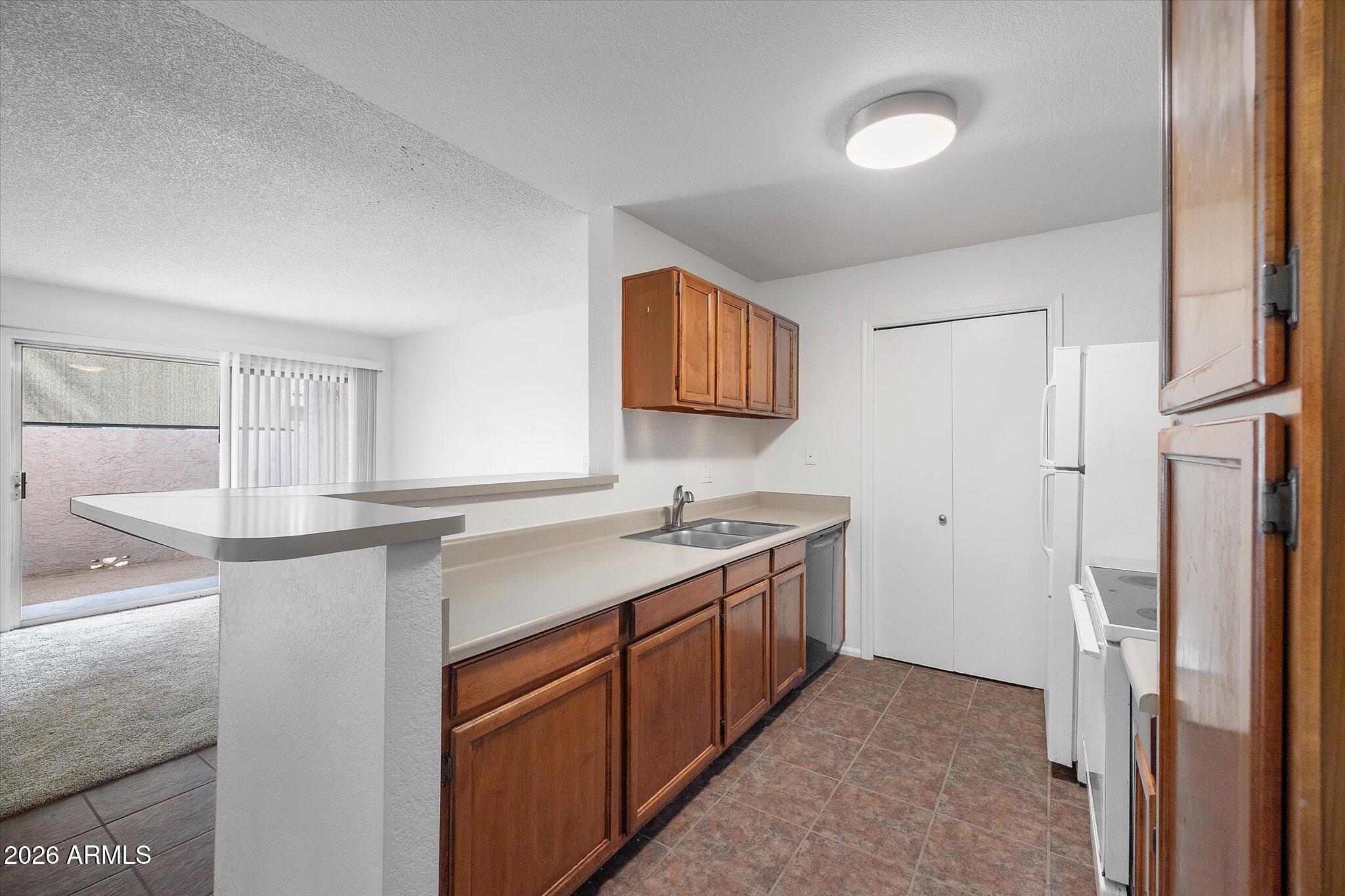 623 West Guadalupe Road, Unit 130 Mesa, AZ 85210 - Photo 16 of 29 kitchen