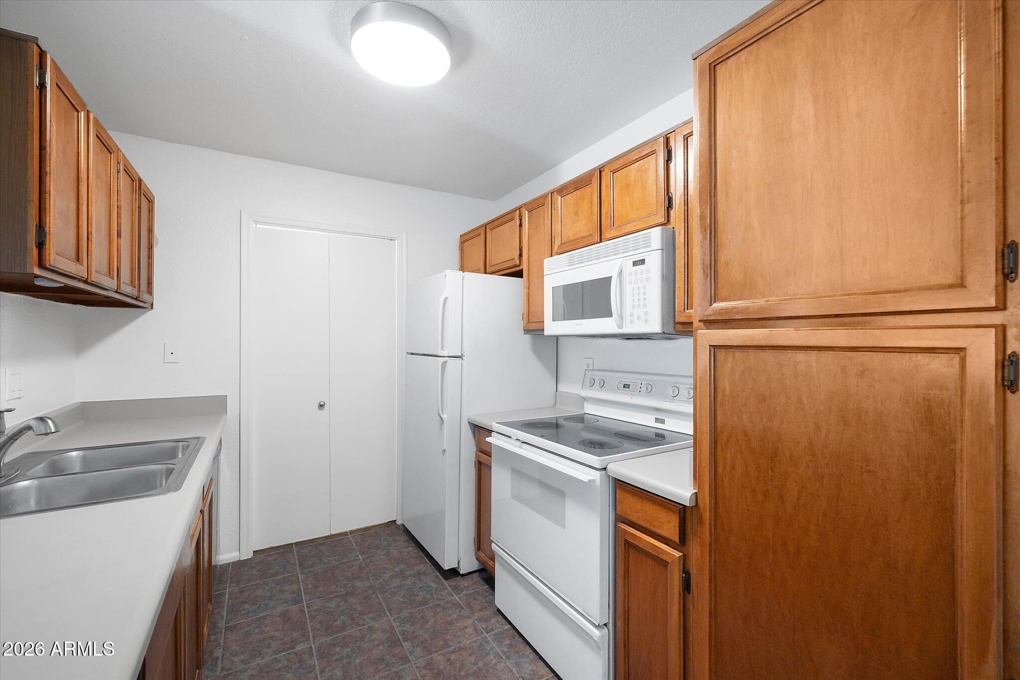 623 West Guadalupe Road, Unit 130 Mesa, AZ 85210 - Photo 3 of 29 Kitchen