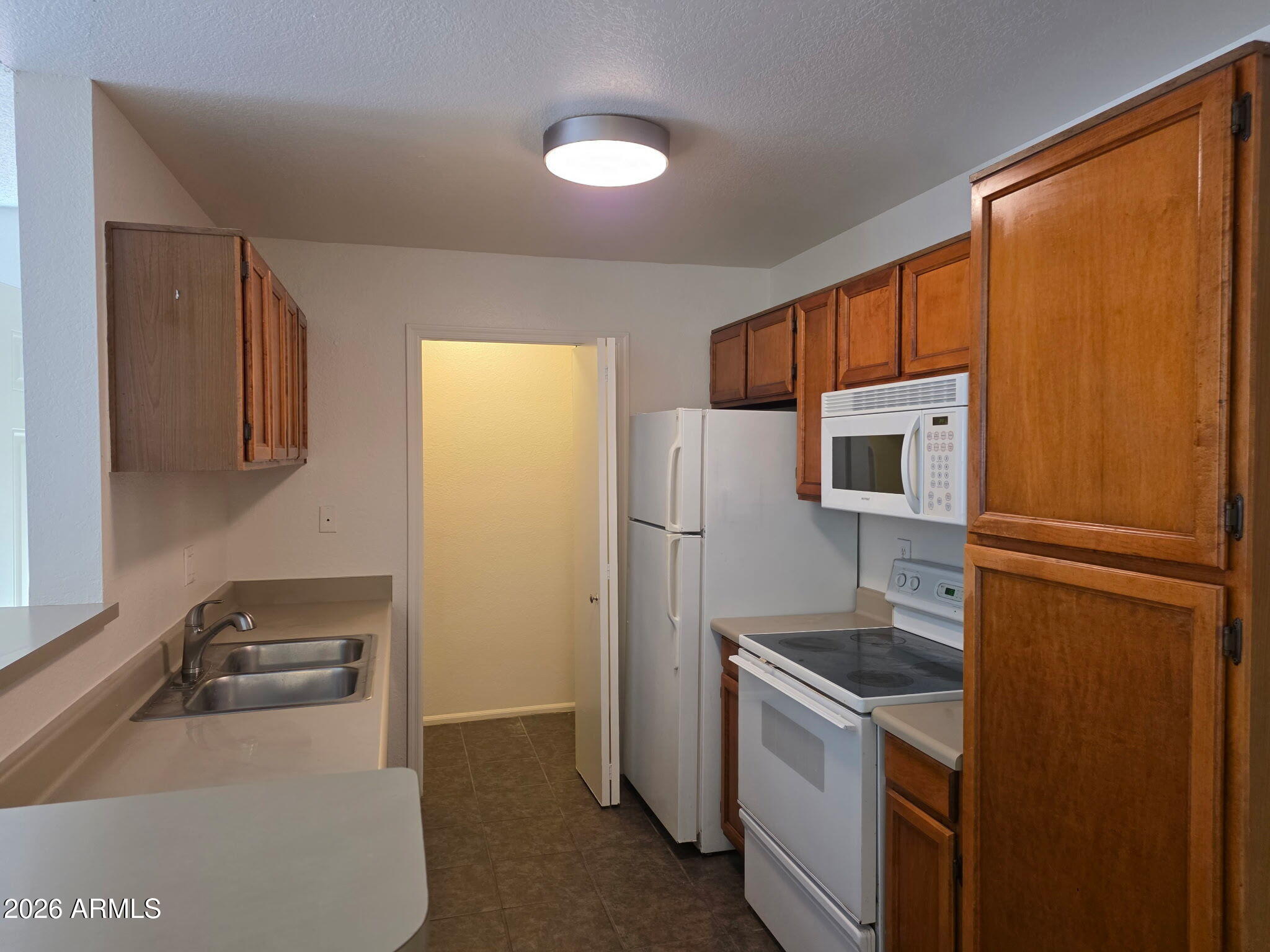623 West Guadalupe Road, Unit 130 Mesa, AZ 85210 - Photo 6 of 29 kitchen