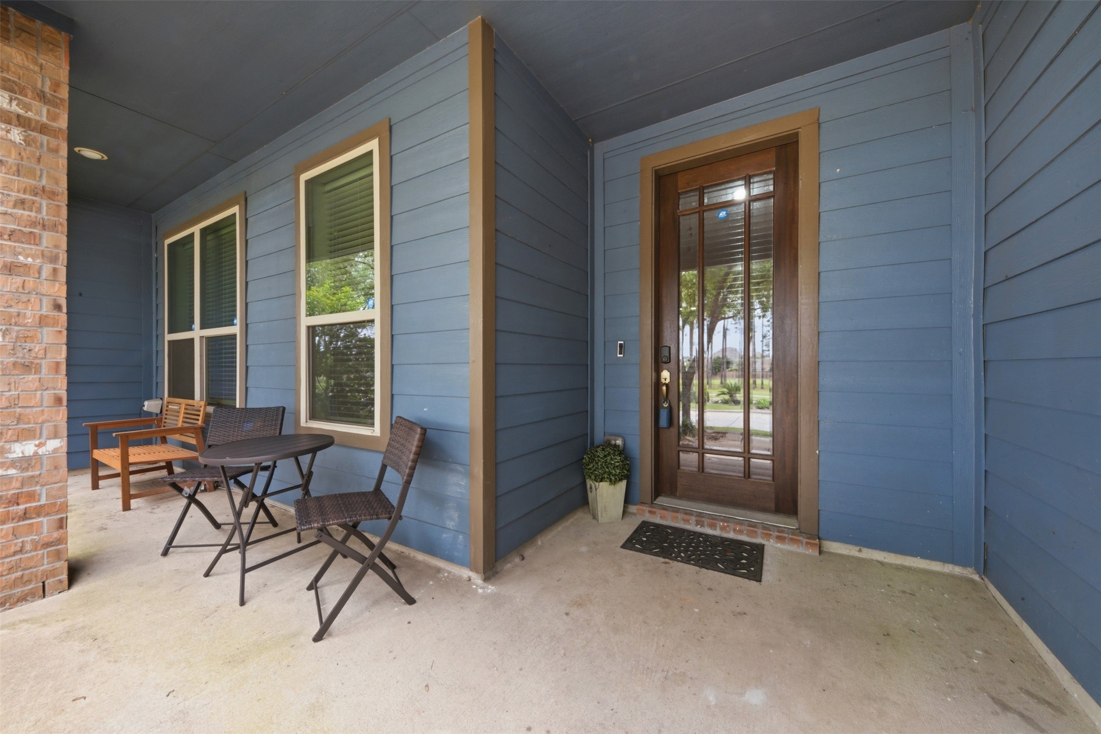 706 Water Street Webster, TX 77598 - Photo 6 of 23 A clean, modern entry sets the tone for easy, elevated living.