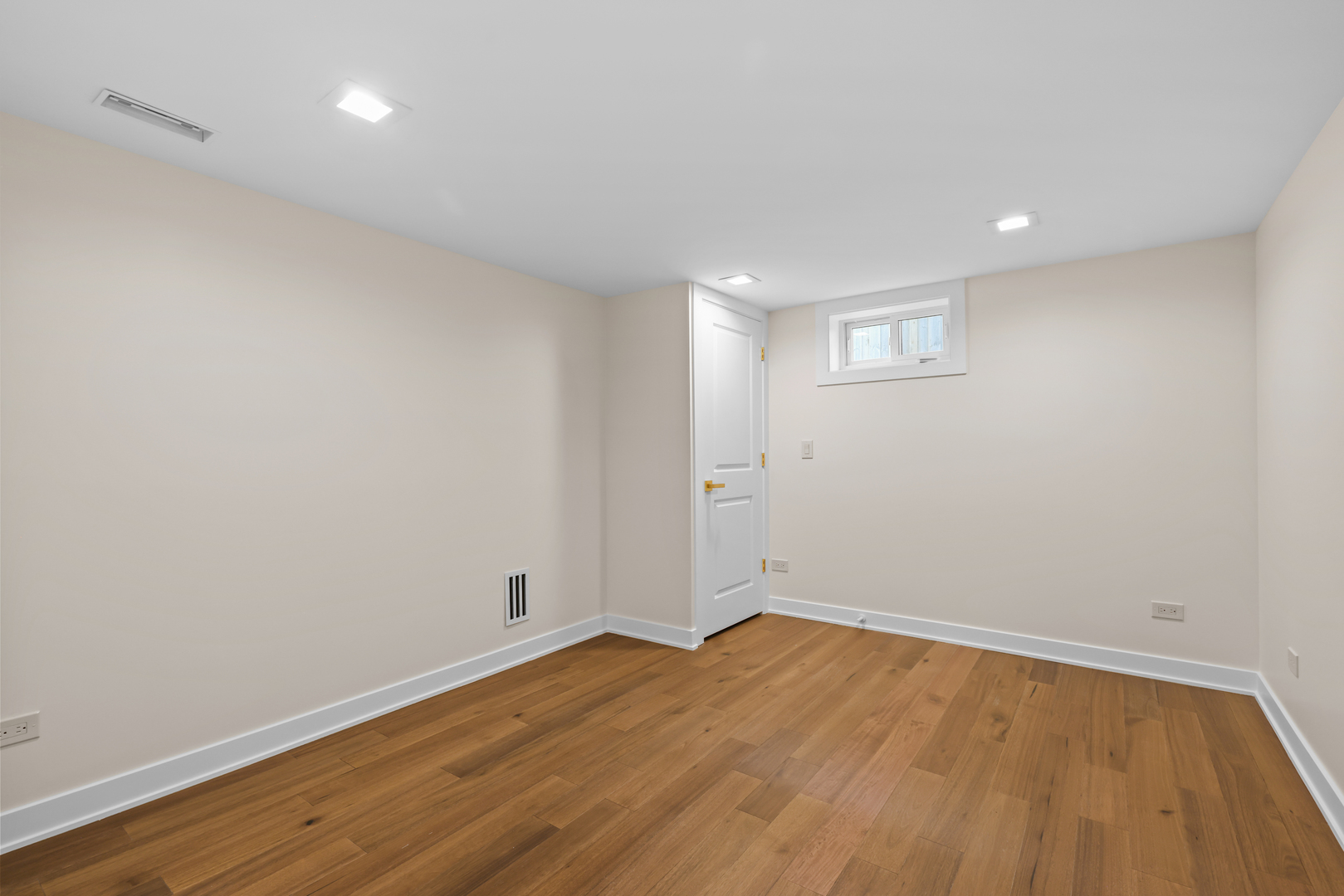 830 Deerfield Road Highland Park, IL 60035 - Photo 12 of 40 a view of room with wooden floor and fan