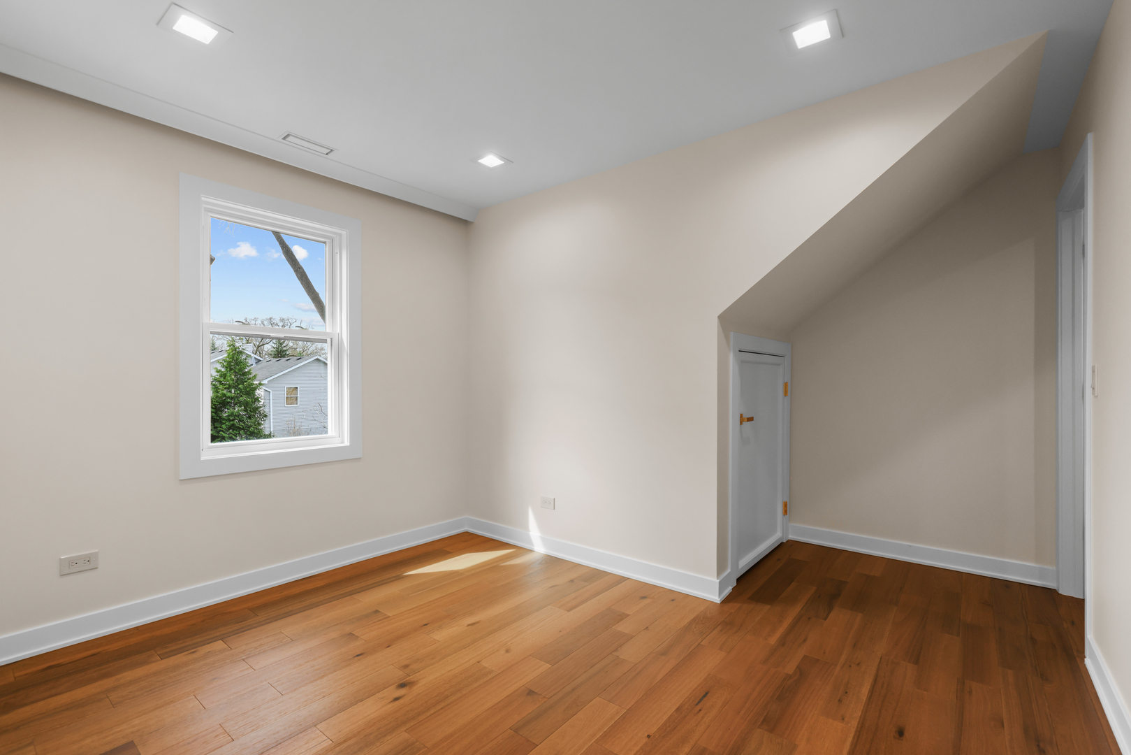 830 Deerfield Road Highland Park, IL 60035 - Photo 16 of 40 an empty room with wooden floor and windows