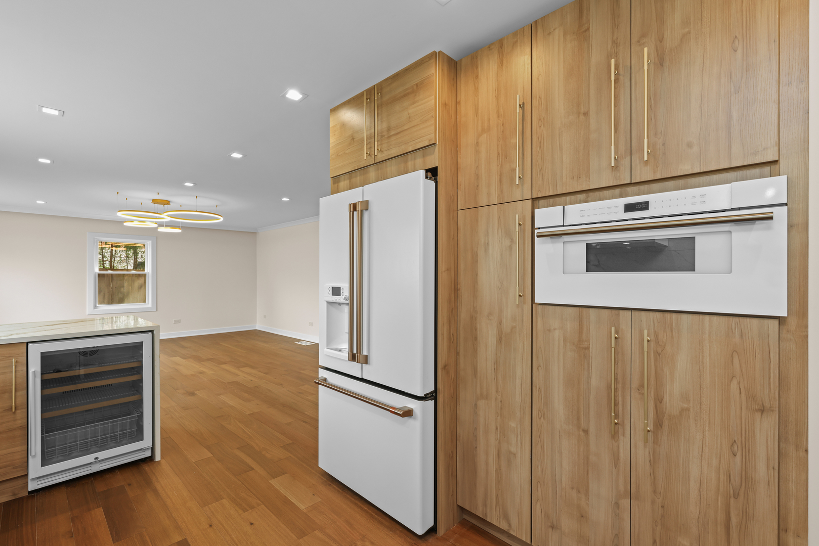 830 Deerfield Road Highland Park, IL 60035 - Photo 29 of 40 a view of kitchen with wooden floor and electronic appliances