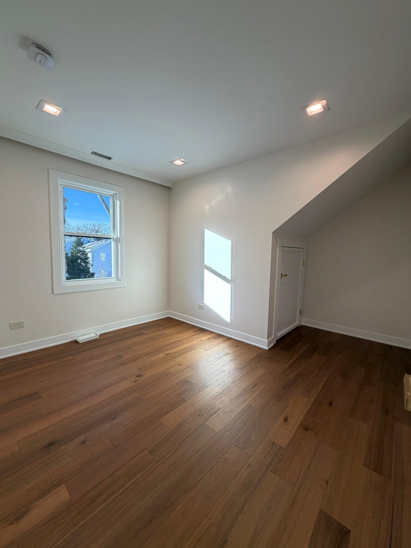 830 Deerfield Road Highland Park, IL 60035 - Photo 4 of 23