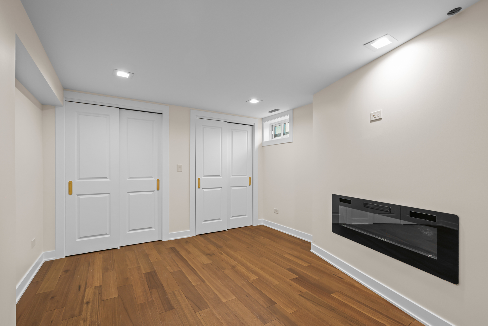 830 Deerfield Road Highland Park, IL 60035 - Photo 10 of 40 a view of empty room with wooden floor and fireplace