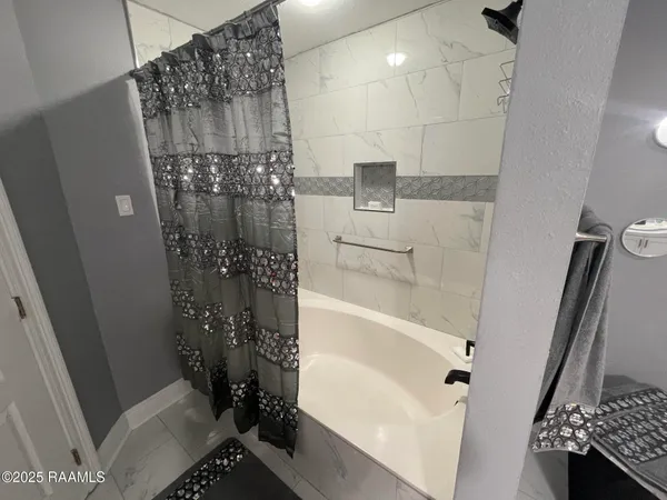 $327,000 | 2808 Acorn Drive, Violet, LA 70092