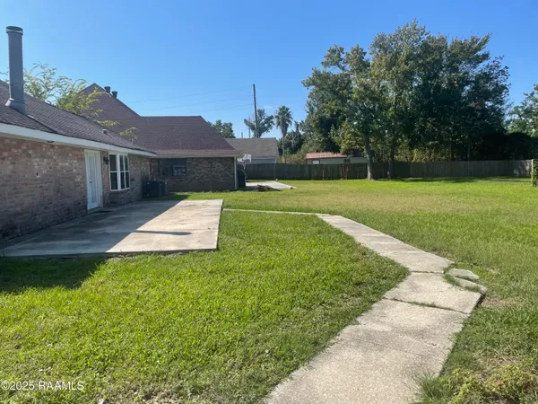 $327,000 | 2808 Acorn Drive, Violet, LA 70092