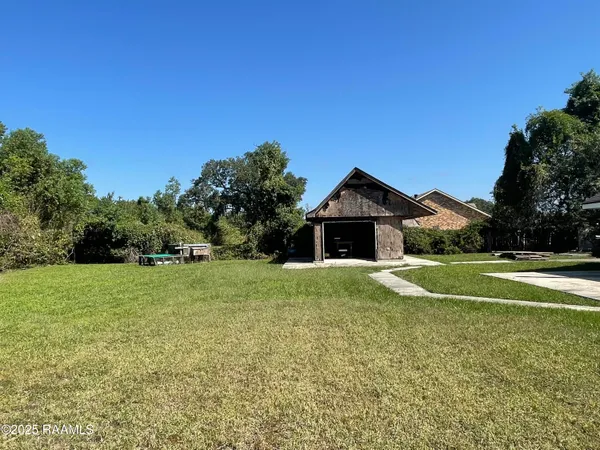 $327,000 | 2808 Acorn Drive, Violet, LA 70092