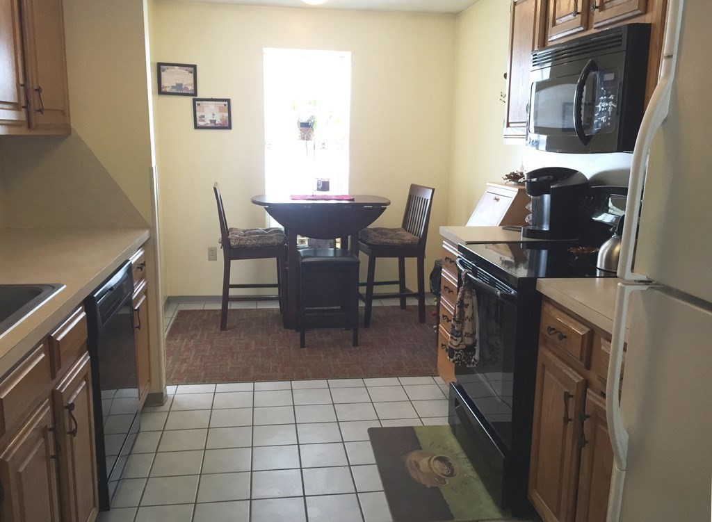 923 Ridgefield Circle, Unit D Clinton, MA 01510 - Photo 2 of 13 Gallery Image 2