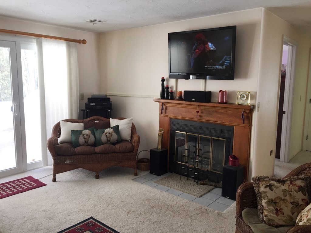 923 Ridgefield Circle, Unit D Clinton, MA 01510 - Photo 3 of 13 Gallery Image 3