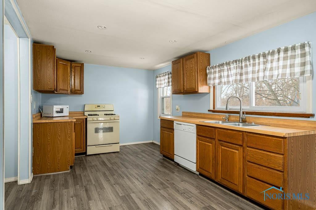 8905 Cedar Point Road Oregon, OH 43616 - Photo 16 of 35 Gallery Image 16