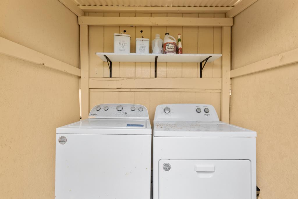 20 Alae Street Hilo, HI 96720 - Photo 26 of 30 a utility room with dryer and washer