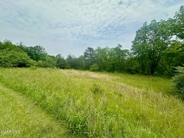$89,900 | 7697 Lincoln Highway, Bedford, PA 15522