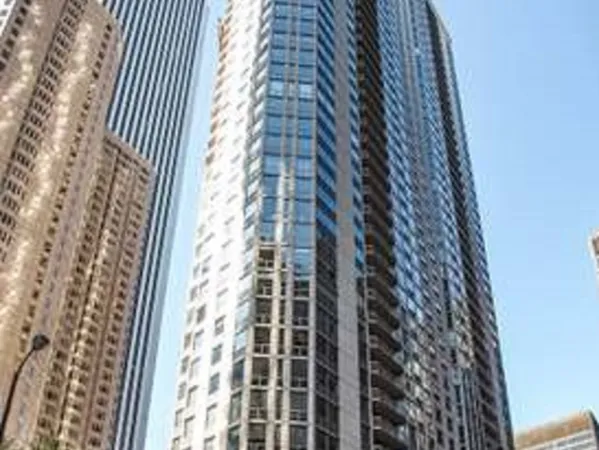 $3,400 | 222 North Columbus Drive, Unit 2402, Chicago, IL 60601