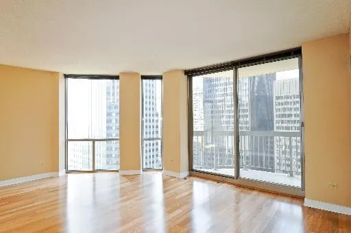 $3,400 | 222 North Columbus Drive, Unit 2402, Chicago, IL 60601