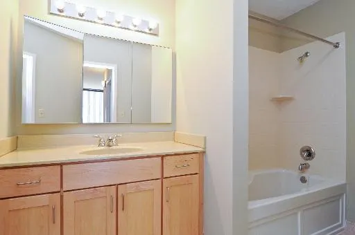 $3,400 | 222 North Columbus Drive, Unit 2402, Chicago, IL 60601