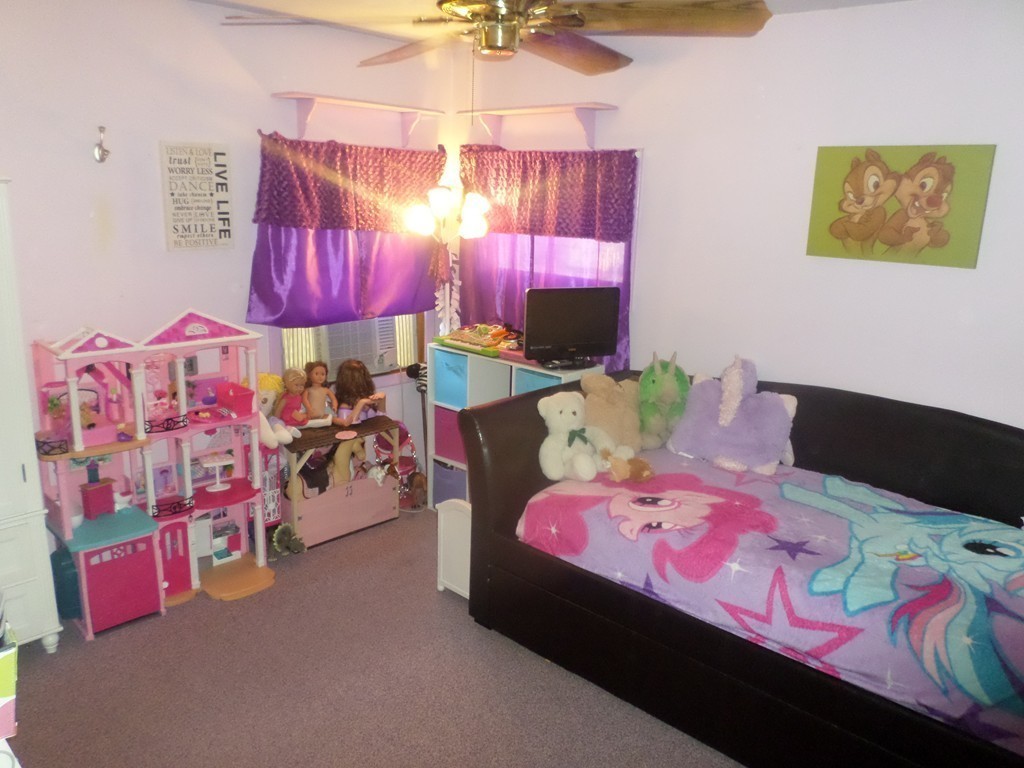 137 Vincent Street Springfield, MA 01129 - Photo 8 of 24 a bedroom with a bed and a bed