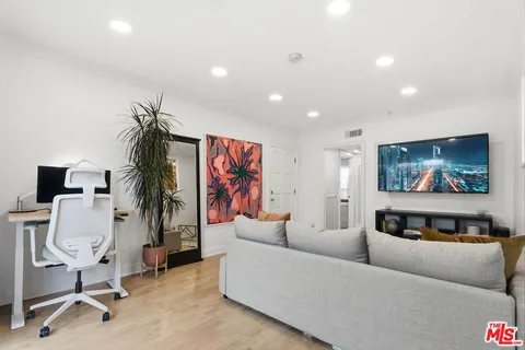 $549,000 | 11718 Darlington Avenue, Unit 7, Los Angeles, CA 90049