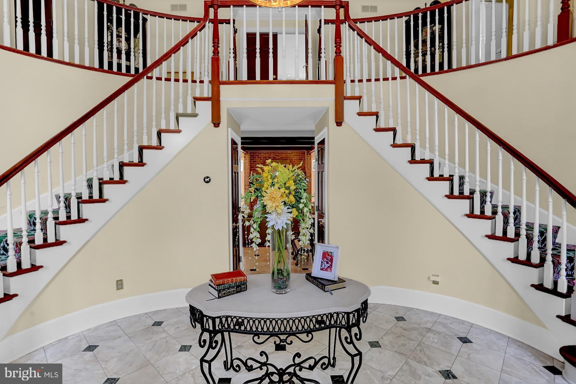 813 Old Fritztown Road Reading, PA 19608 - Photo 11 of 79 Foyer
