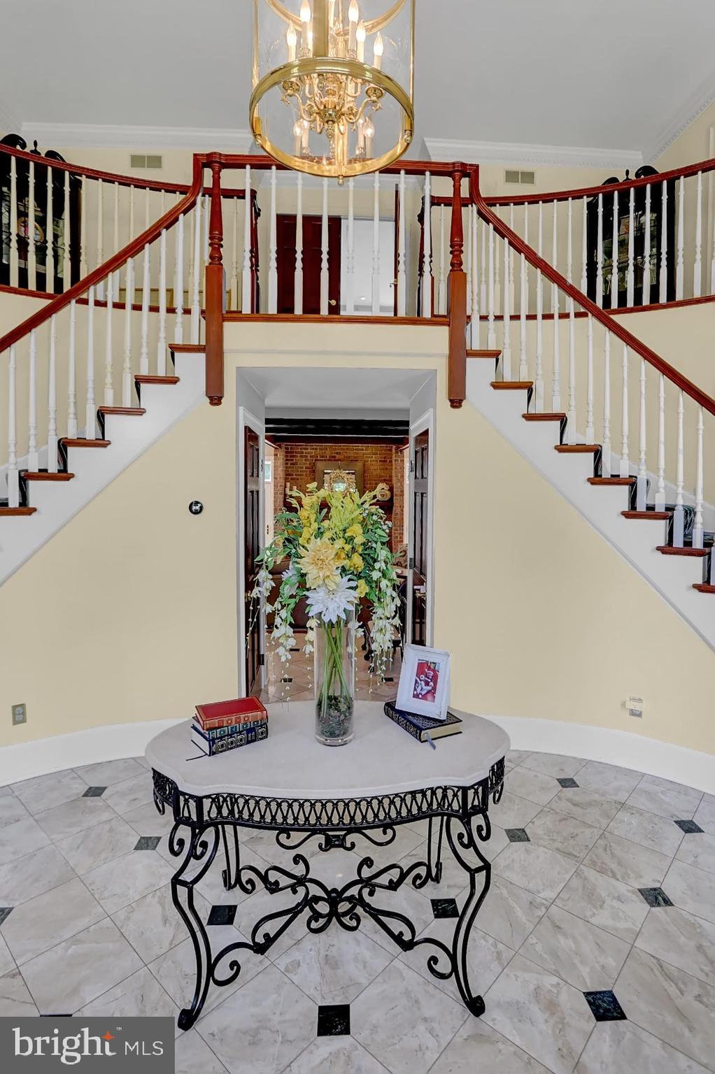 813 Old Fritztown Road Reading, PA 19608 - Photo 12 of 79 Foyer
