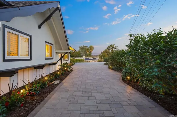 $2,999,888 | 323 Glencrest Drive, Solana Beach, CA 92075