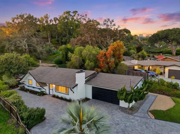 $2,999,888 | 323 Glencrest Drive, Solana Beach, CA 92075