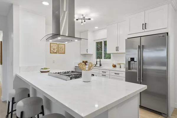 $2,999,888 | 323 Glencrest Drive, Solana Beach, CA 92075