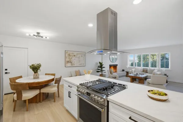 $2,999,888 | 323 Glencrest Drive, Solana Beach, CA 92075
