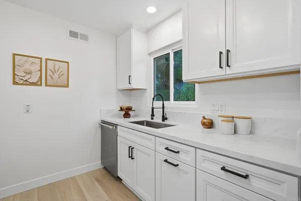 $2,999,888 | 323 Glencrest Drive, Solana Beach, CA 92075