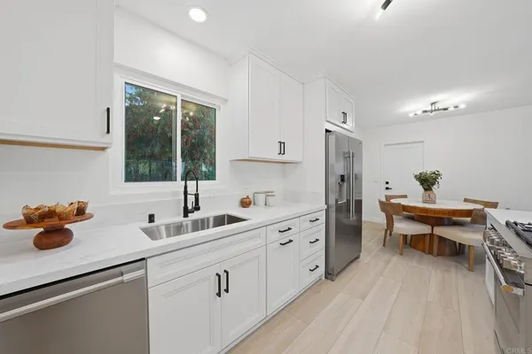 $2,999,888 | 323 Glencrest Drive, Solana Beach, CA 92075