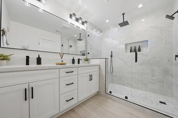 $2,999,888 | 323 Glencrest Drive, Solana Beach, CA 92075