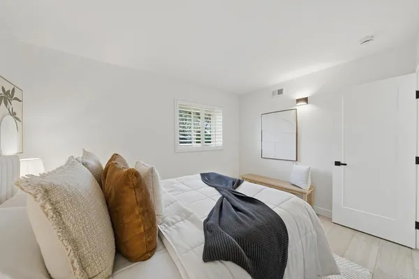 $2,999,888 | 323 Glencrest Drive, Solana Beach, CA 92075