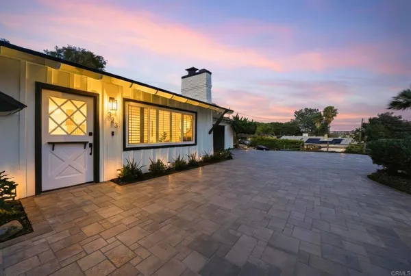 $2,999,888 | 323 Glencrest Drive, Solana Beach, CA 92075
