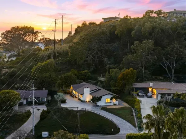 $2,999,888 | 323 Glencrest Drive, Solana Beach, CA 92075