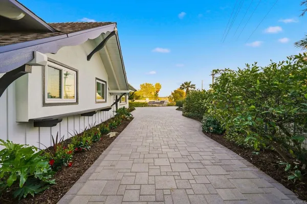 $2,999,888 | 323 Glencrest Drive, Solana Beach, CA 92075