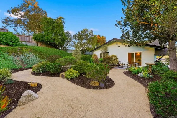 $2,999,888 | 323 Glencrest Drive, Solana Beach, CA 92075