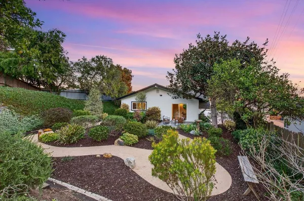 $2,999,888 | 323 Glencrest Drive, Solana Beach, CA 92075
