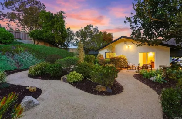 $2,999,888 | 323 Glencrest Drive, Solana Beach, CA 92075