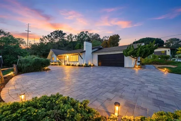 $2,999,888 | 323 Glencrest Drive, Solana Beach, CA 92075