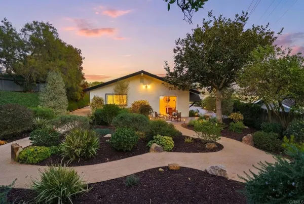$2,999,888 | 323 Glencrest Drive, Solana Beach, CA 92075