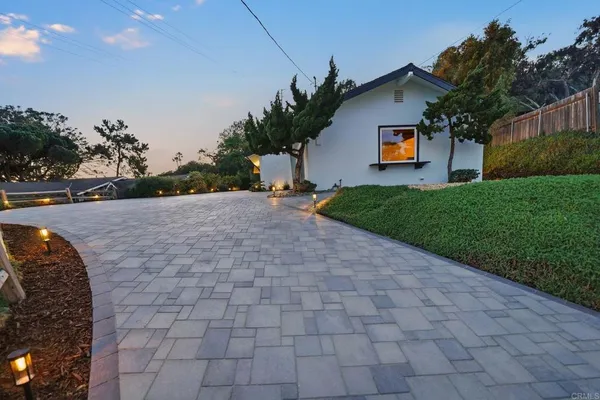 $2,999,888 | 323 Glencrest Drive, Solana Beach, CA 92075