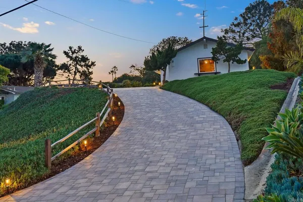 $2,999,888 | 323 Glencrest Drive, Solana Beach, CA 92075