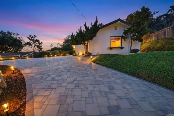 $2,999,888 | 323 Glencrest Drive, Solana Beach, CA 92075