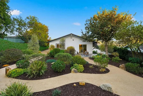 $2,999,888 | 323 Glencrest Drive, Solana Beach, CA 92075