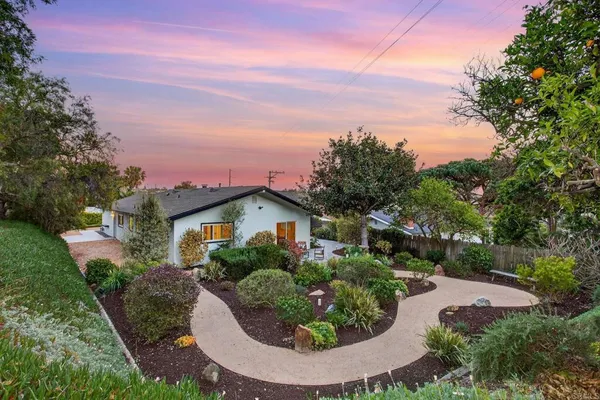 $2,999,888 | 323 Glencrest Drive, Solana Beach, CA 92075