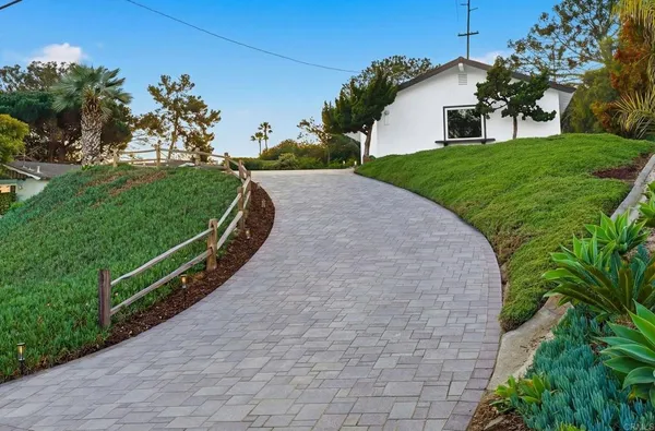 $2,999,888 | 323 Glencrest Drive, Solana Beach, CA 92075
