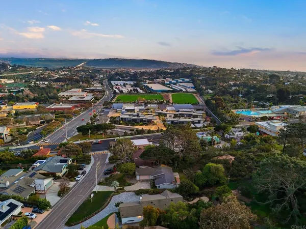 $2,999,888 | 323 Glencrest Drive, Solana Beach, CA 92075