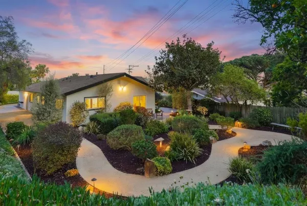 $2,999,888 | 323 Glencrest Drive, Solana Beach, CA 92075